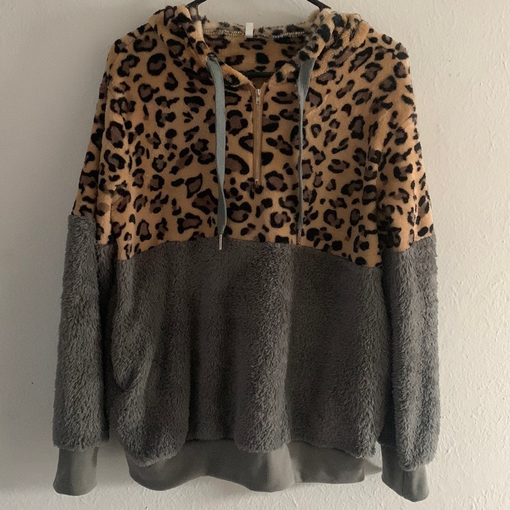 LEOPARD PRINT SUPER SOFT HALF ZIP PULLOVER SHERPA SWEATSHIRT, WOMENS MEDIUM